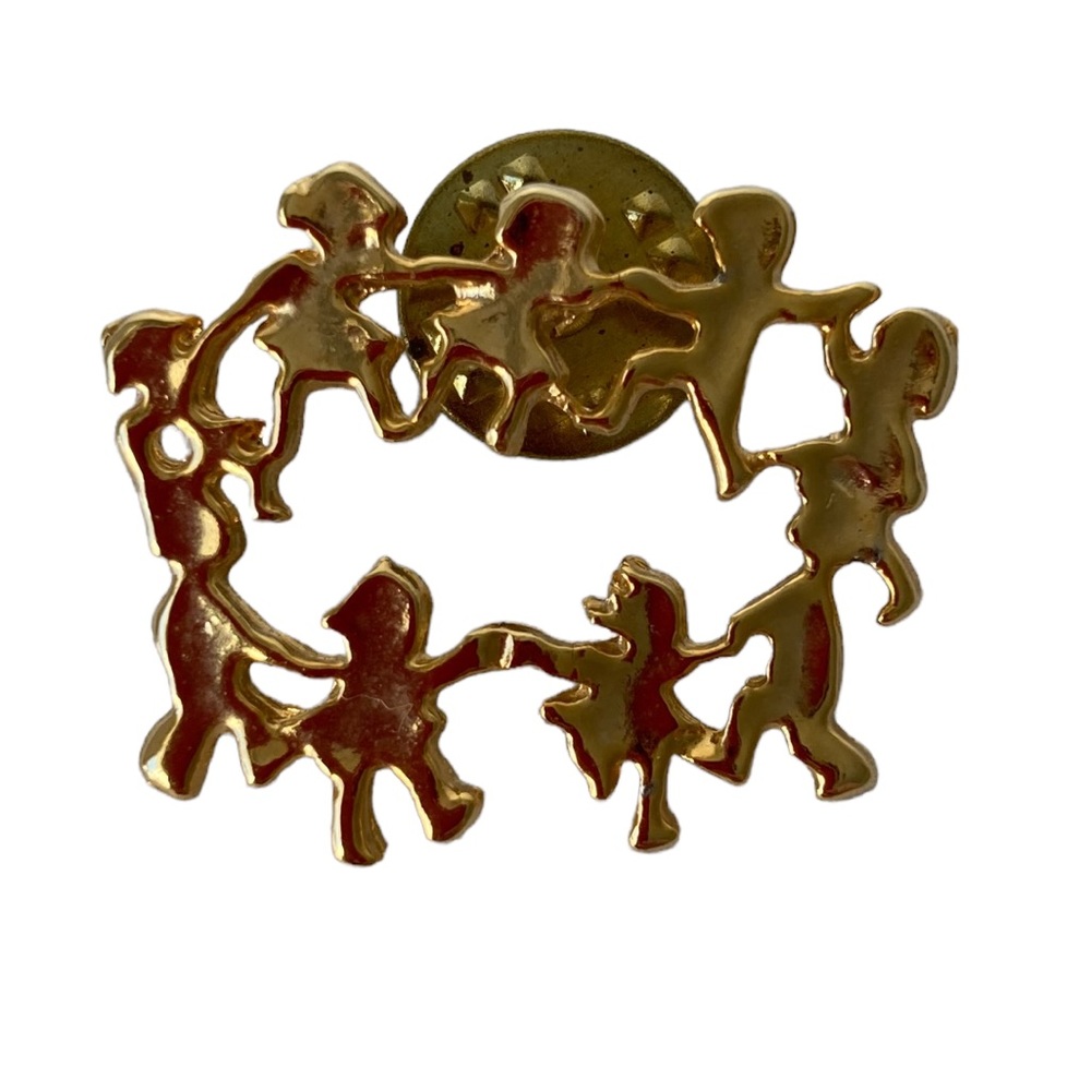 Vintage Gold Tone Circle Ofโ Friends Kids Holding Hands Friendship Hat Pin 1"